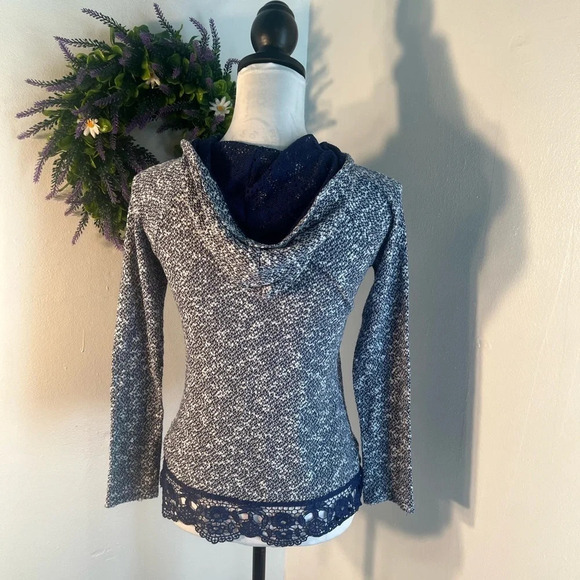 Self-esteem, L hooded shirt/sweater. Knitted lace detail on drop hem, hood,pocke - Picture 5 of 6